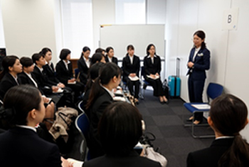 女性の学生を対象とする説明会