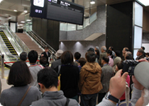 金沢駅新幹線コンコース見学の様子