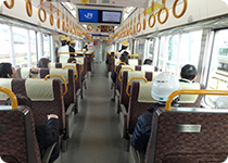 225系車両からの構内見学の様子