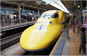 電気軌道総合試験車(ドクターイエロー)の写真